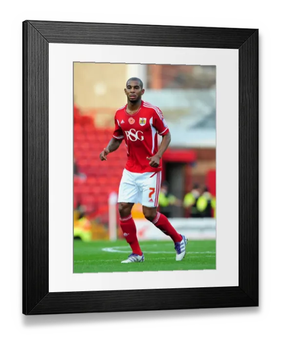 Framed Print : Marvin Elliott in Action: Bristol City vs Burnley, Championship Match at Ashton Gate Stadium (05-11-2011)
