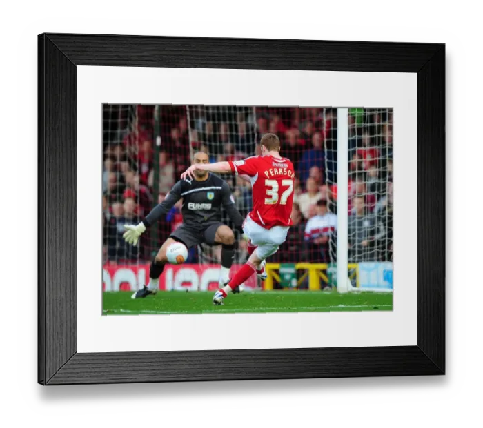 Framed Print : Stephen Pearson's Shot at Burnley's Lee Grant - Bristol City vs Burnley Championship Match, 05 / 11 / 2011