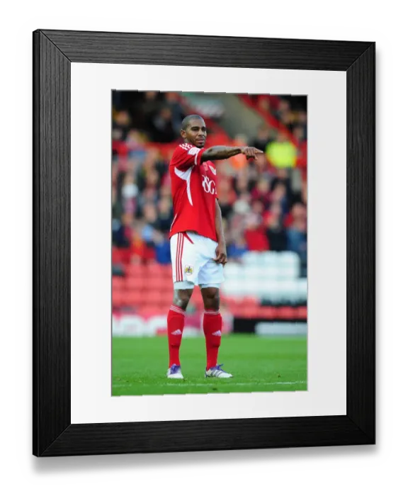 Framed Print : Bristol City's Marvin Elliott in Action: Championship Match vs Burnley at Ashton Gate - 05 / 11 / 2011 Framed Print : Bristol City's Marvin Elliott in Action: Championship Match vs Burnley at Ashton Gate - 05 / 11 / 2011