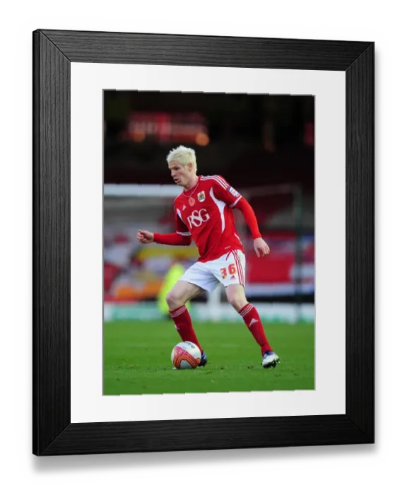 Framed Print : Ryan McGivern in Championship Action: Bristol City vs Burnley, 05-11-2011 (Editorial Use Only) Framed Print : Ryan McGivern in Championship Action: Bristol City vs Burnley, 05-11-2011 (Editorial Use Only)