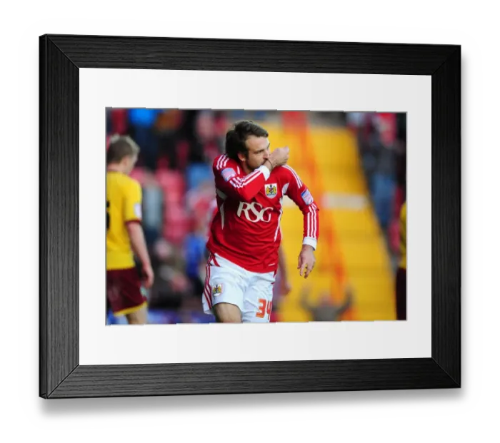 Framed Print : Brett Pitman's Thrilling Goal Celebration: Championship 2011 - Bristol City vs. Burnley
