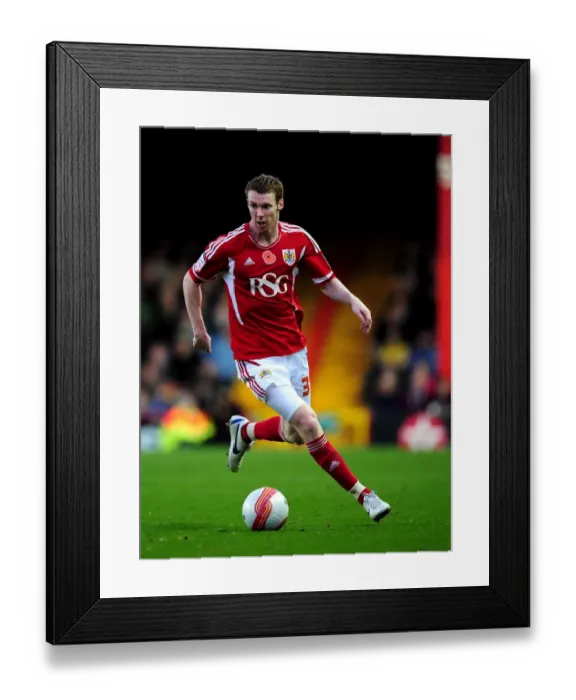 Framed Print : Stephen Pearson in Championship Action: Bristol City vs Burnley, 05 / 11 / 2011 (Editorial Use Only)