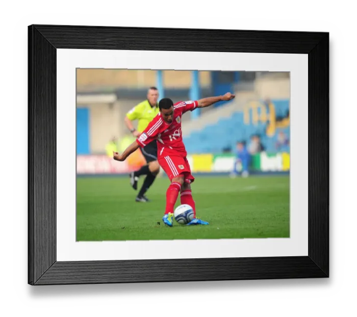 Framed Print : Nicky Maynard Scores for Bristol City Against Millwall in 2011 Championship Match at Selhurst Park