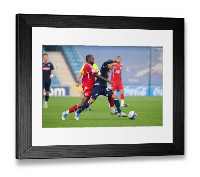 Framed Print : Bristol City's Kalifa Cisse vs. Millwall's Brian Howard - Championship Clash at Selhurst Park, 2011 Framed Print : Bristol City's Kalifa Cisse vs. Millwall's Brian Howard - Championship Clash at Selhurst Park, 2011