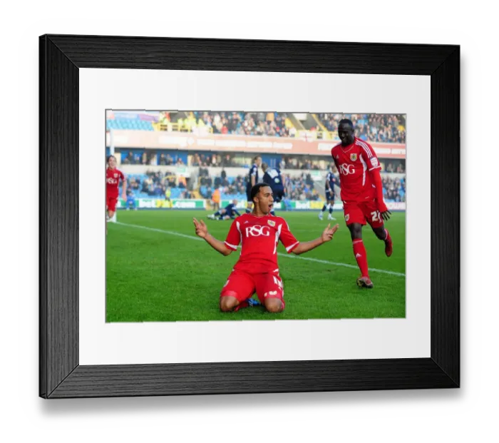 Framed Print : Bristol City's Nicky Maynard Scores Brace in Championship Match vs. Millwall (11-11-2011) Framed Print : Bristol City's Nicky Maynard Scores Brace in Championship Match vs. Millwall (11-11-2011)