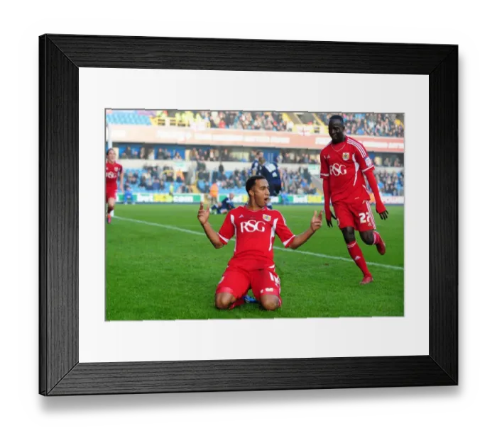 Framed Print : Bristol City's Nicky Maynard Scores Brace in Championship Match Against Millwall (November 2011)