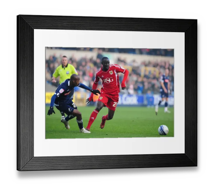 Framed Print : Adomah Outmaneuvers Abdou: Millwall vs. Bristol City Championship Clash (November 2011) Framed Print : Adomah Outmaneuvers Abdou: Millwall vs. Bristol City Championship Clash (November 2011)