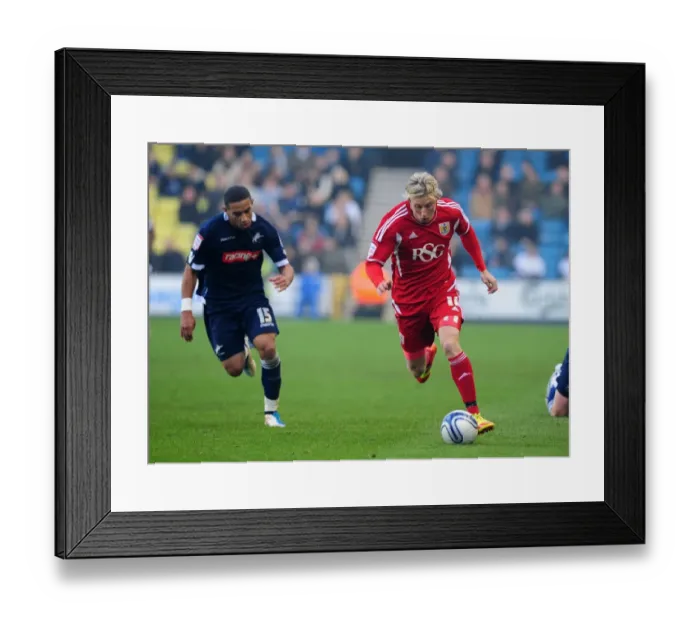 Framed Print : Bristol City's Martyn Woolford Outsmarts Liam Feeney in 2011 Championship Showdown Framed Print : Bristol City's Martyn Woolford Outsmarts Liam Feeney in 2011 Championship Showdown