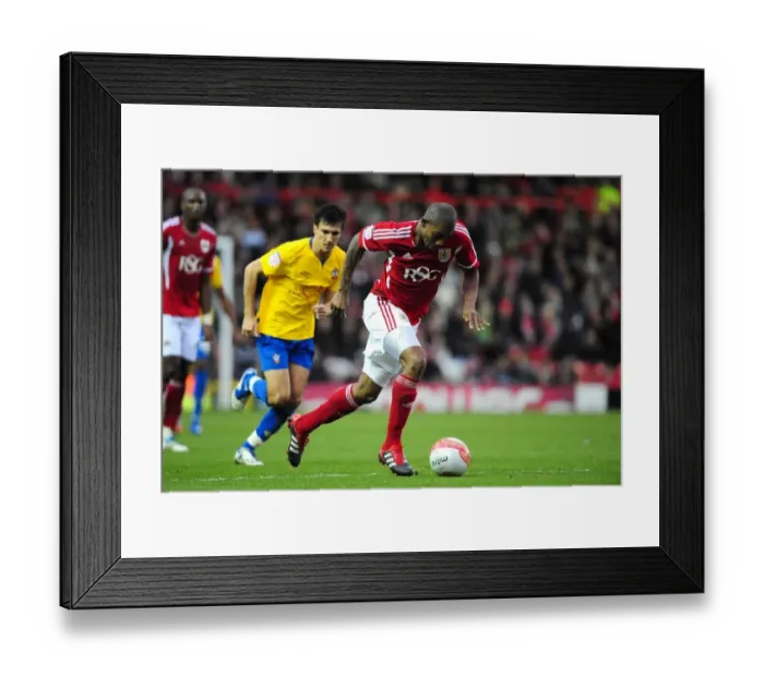 Framed Print : Bristol City's Marvin Elliott Faces Off Against Southampton in Championship Match at Ashton Gate Stadium (November 26, 2011) Framed Print : Bristol City's Marvin Elliott Faces Off Against Southampton in Championship Match at Ashton Gate Stadium (November 26, 2011)