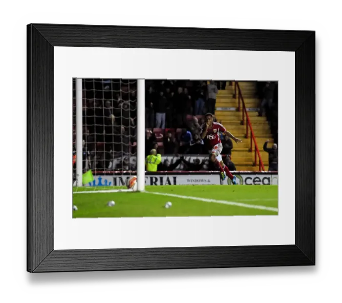 Framed Print : Bristol City's Nicky Maynard Scores Championship-Winning Goal vs. Southampton - 26 / 11 / 2011 Framed Print : Bristol City's Nicky Maynard Scores Championship-Winning Goal vs. Southampton - 26 / 11 / 2011