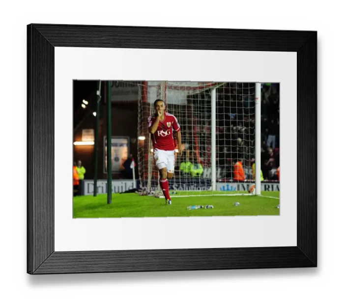 Framed Print : Nicky Maynard Scores Championship-Winning Goal for Bristol City vs. Southampton (Nov. 26, 2011)