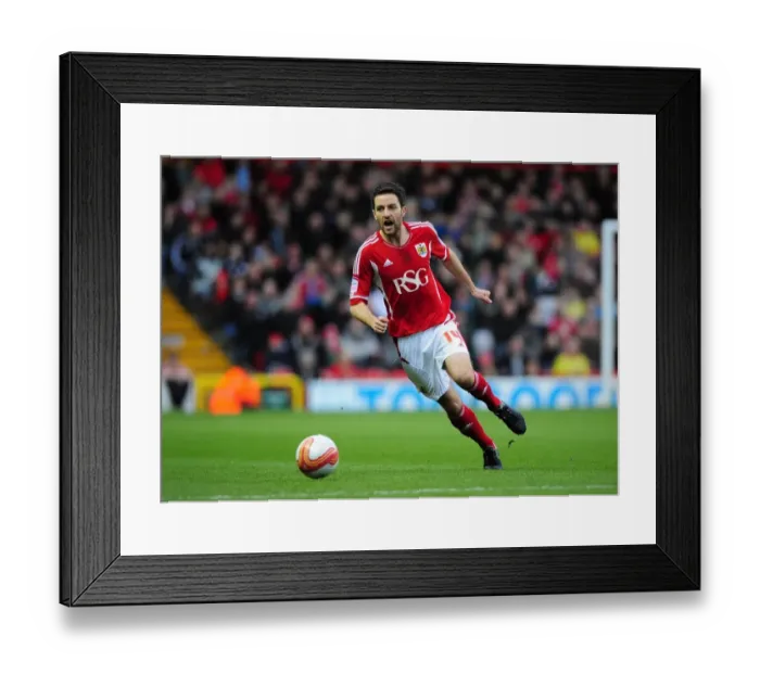 Framed Print : Cole Skuse in Action: Bristol City vs Southampton Framed Print : Cole Skuse in Action: Bristol City vs Southampton