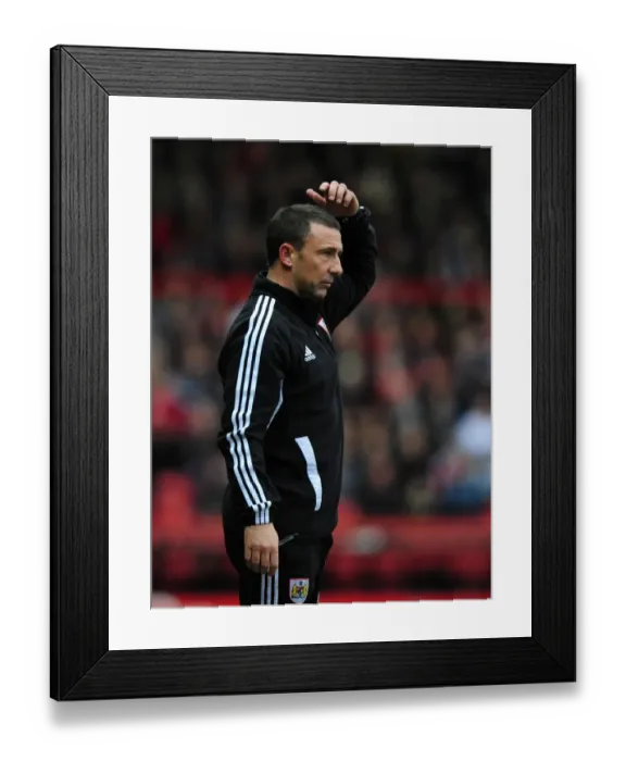 Framed Print : Derek McInnes: Bristol City Manager Leading the Charge Against Southampton Framed Print : Derek McInnes: Bristol City Manager Leading the Charge Against Southampton