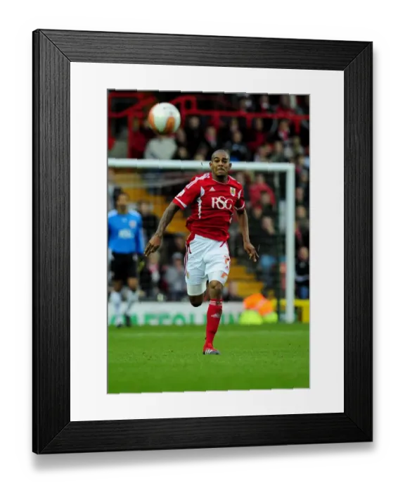 Framed Print : Marvin Elliott in Action for Bristol City Against Southampton