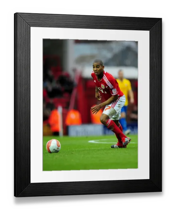 Framed Print : Marvin Elliott in Action: Bristol City vs Southampton