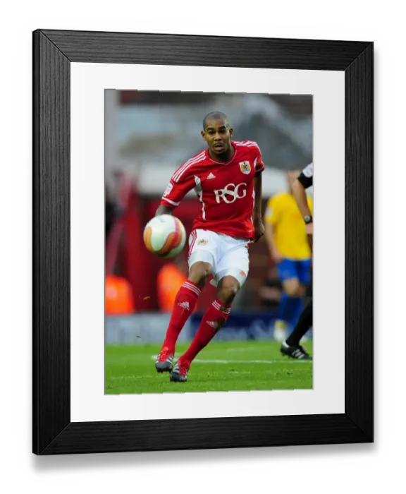 Framed Print : Marvin Elliott in Action: Bristol City vs Southampton Framed Print : Marvin Elliott in Action: Bristol City vs Southampton