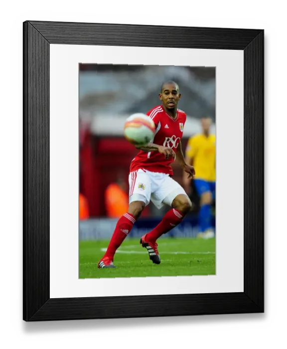 Framed Print : Marvin Elliott in Action: Bristol City vs Southampton Framed Print : Marvin Elliott in Action: Bristol City vs Southampton