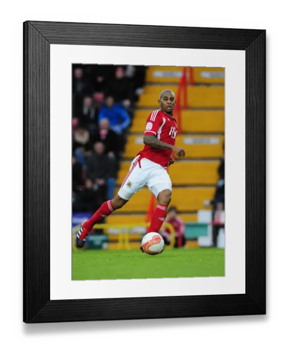 Framed Print : Marvin Elliott in Action: Bristol City vs Southampton