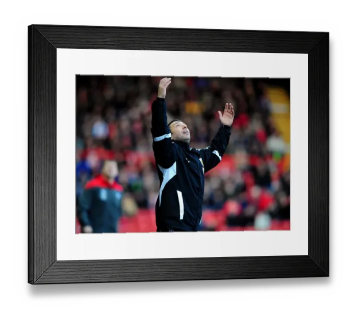 Framed Print : Derek McInnes of Bristol City Looks Skyward During Championship Match Against Nottingham Forest (17-12-2011) Framed Print : Derek McInnes of Bristol City Looks Skyward During Championship Match Against Nottingham Forest (17-12-2011)
