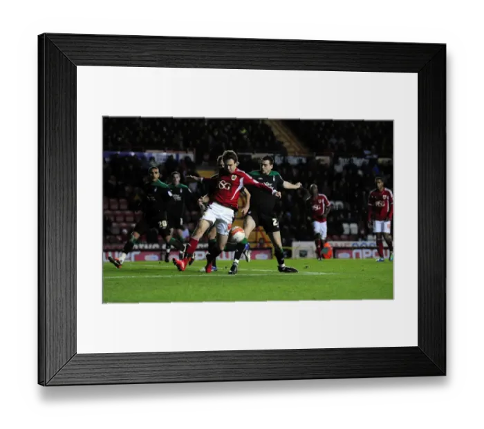 Framed Print : Brett Pitman of Bristol City Holds Ball in Championship Clash vs. Nottingham Forest (17 / 12 / 2011) Framed Print : Brett Pitman of Bristol City Holds Ball in Championship Clash vs. Nottingham Forest (17 / 12 / 2011)
