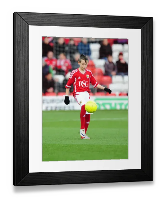 Framed Print : Bristol City vs. Nottingham Forest Showdown: Season 11-12 Framed Print : Bristol City vs. Nottingham Forest Showdown: Season 11-12