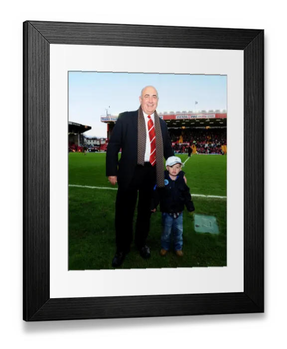 Framed Print : Bristol City vs. Nottingham Forest: Showdown of Season 11-12 Framed Print : Bristol City vs. Nottingham Forest: Showdown of Season 11-12