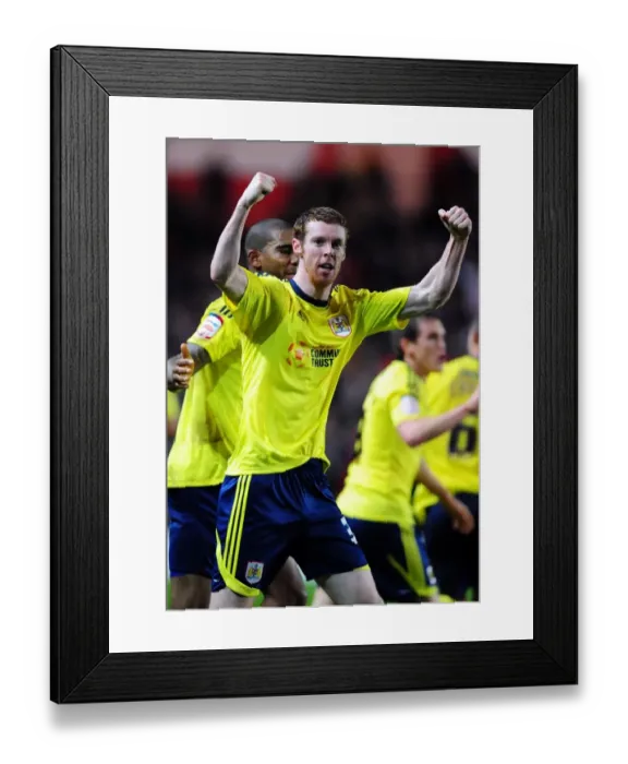 Framed Print : Stephen Pearson Scores Championship Winning Goal for Bristol City against Southampton (30 / 12 / 2011)