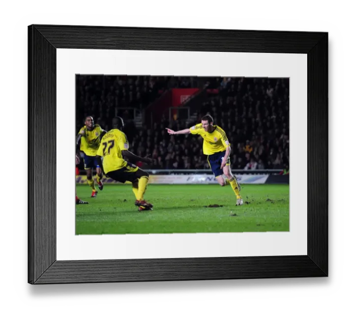 Framed Print : Stephen Pearson Scores Championship-Winning Goal for Bristol City vs Southampton (December 30, 2011) Framed Print : Stephen Pearson Scores Championship-Winning Goal for Bristol City vs Southampton (December 30, 2011)