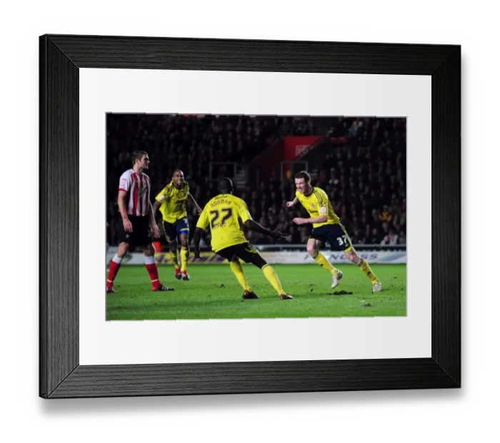 Framed Print : Stephen Pearson Scores Championship-Winning Goal for Bristol City vs Southampton (December 30, 2011)