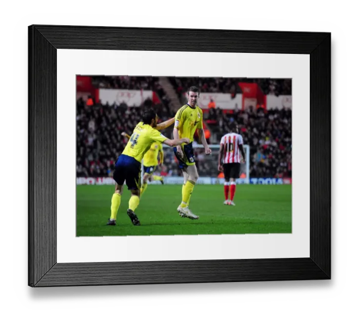 Framed Print : Stephen Pearson Scores Championship-Winning Goal for Bristol City vs. Southampton (December 30, 2011) Framed Print : Stephen Pearson Scores Championship-Winning Goal for Bristol City vs. Southampton (December 30, 2011)