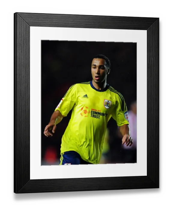 Framed Print : Bristol City's Nicky Maynard in Championship Action Against Southampton - 30 / 12 / 2011 Framed Print : Bristol City's Nicky Maynard in Championship Action Against Southampton - 30 / 12 / 2011