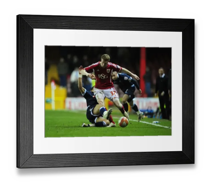 Framed Print : Bristol City vs Millwall: Season 11-12 - The Football Showdown Framed Print : Bristol City vs Millwall: Season 11-12 - The Football Showdown