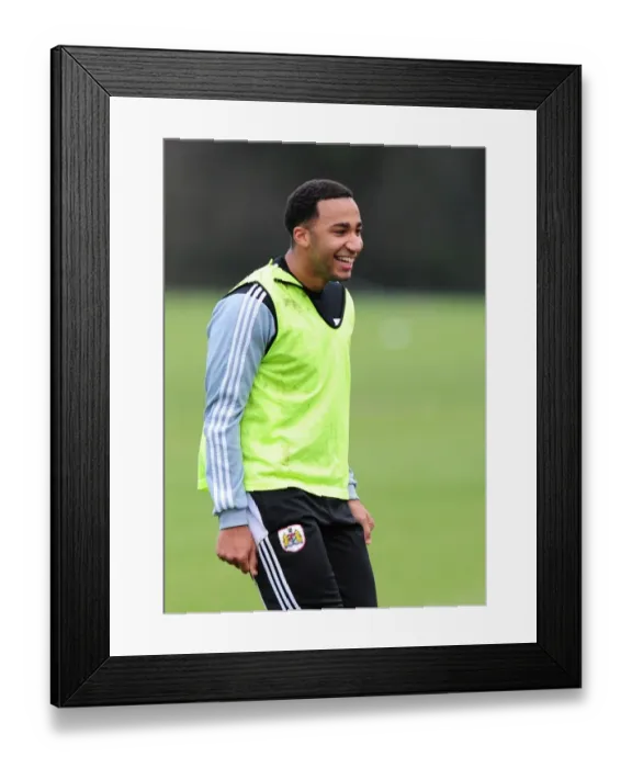 Framed Print : Bristol City's Nicky Maynard in Focus: Training at Memorial Stadium Framed Print : Bristol City's Nicky Maynard in Focus: Training at Memorial Stadium