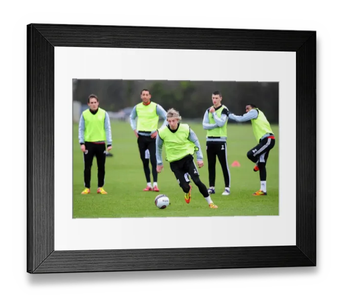 Framed Print : Bristol City's Martyn Woolford Training at Memorial Stadium Framed Print : Bristol City's Martyn Woolford Training at Memorial Stadium