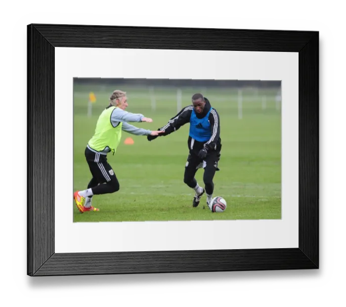 Framed Print : Bristol City: Kalifa Cisse and Martyn Woolford Battle for Possession during Training