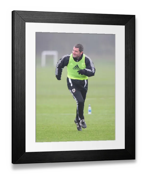 Framed Print : Bristol City: Assistant Manager Tony Docherty Training at Memorial Stadium, January 2012 Framed Print : Bristol City: Assistant Manager Tony Docherty Training at Memorial Stadium, January 2012