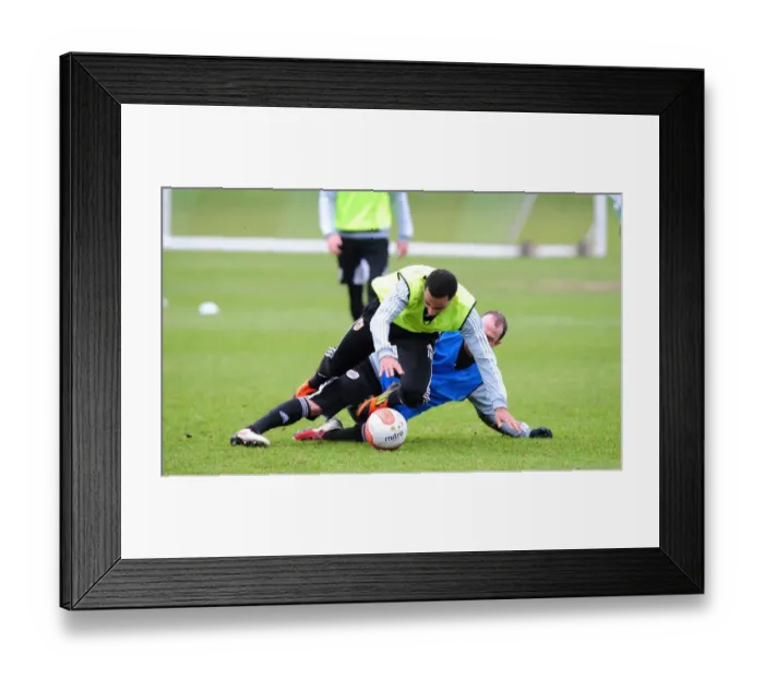 Framed Print : Bristol City: Intense Training Showdown - Nicky Maynard vs. Louis Carey Framed Print : Bristol City: Intense Training Showdown - Nicky Maynard vs. Louis Carey