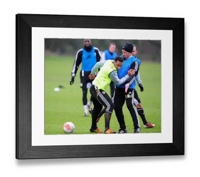 Framed Print : Bristol City: Manager Derek McInnes and Player Nicky Maynard Clash in Training Session, January 2012