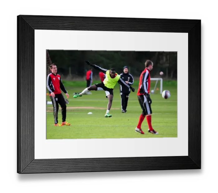 Framed Print : Bristol City: Yannick Bolasie in Training Focus Framed Print : Bristol City: Yannick Bolasie in Training Focus