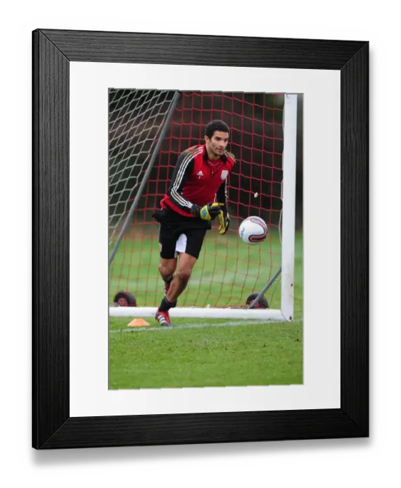 Framed Print : Bristol City FC: David James in Deep Focus during Training Session