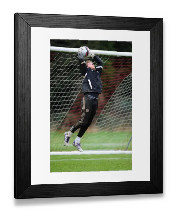 Framed Print : Bristol City: Dean Gerken in Training Focus