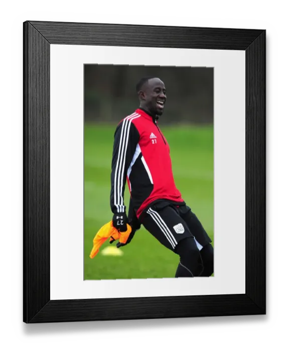 Framed Print : Bristol City: Albert Adomah in Training Focus Framed Print : Bristol City: Albert Adomah in Training Focus
