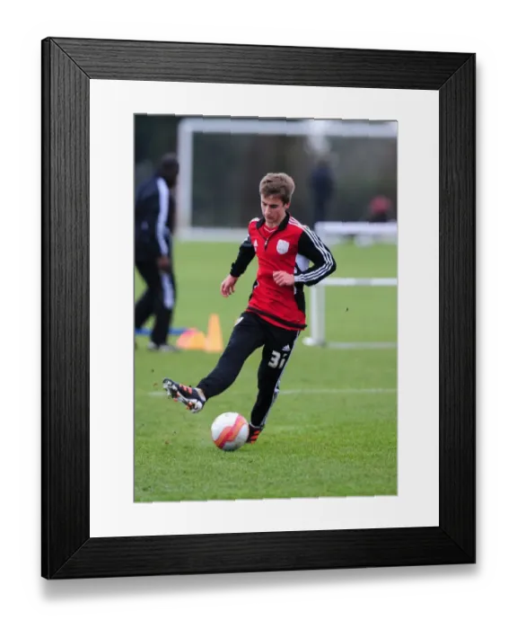 Framed Print : Bristol City's Joe Bryan in Deep Focus during Training