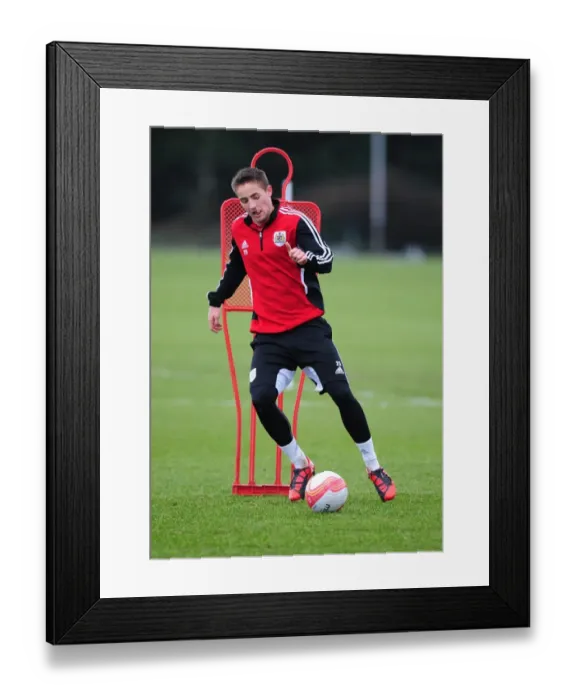Framed Print : Bristol City's Danny Ball in Deep Focus during Training Framed Print : Bristol City's Danny Ball in Deep Focus during Training