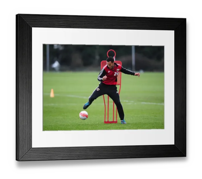 Framed Print : Bristol City: Training Session with Aaron Holland Framed Print : Bristol City: Training Session with Aaron Holland