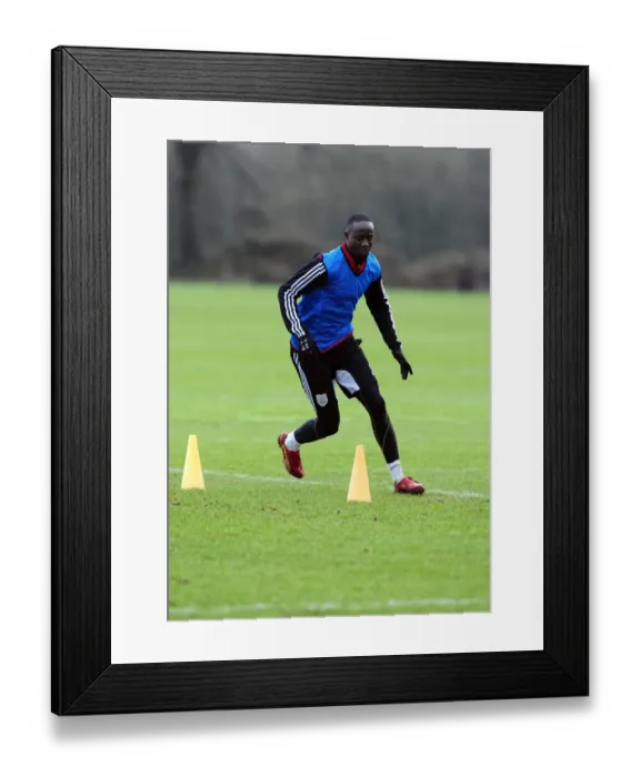 Framed Print : Bristol City: Albert Adomah in Intense Training Focus