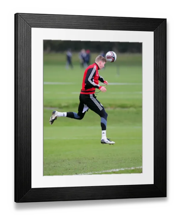 Framed Print : Bristol City: Jon Stead in Intense Training Focus Framed Print : Bristol City: Jon Stead in Intense Training Focus