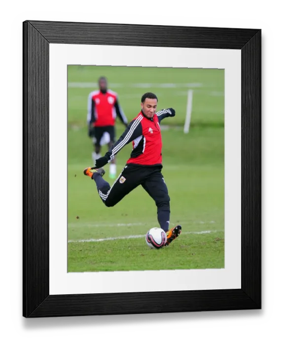 Framed Print : Bristol City's Nicky Maynard: Unwavering Concentration on Football Excellence during Training