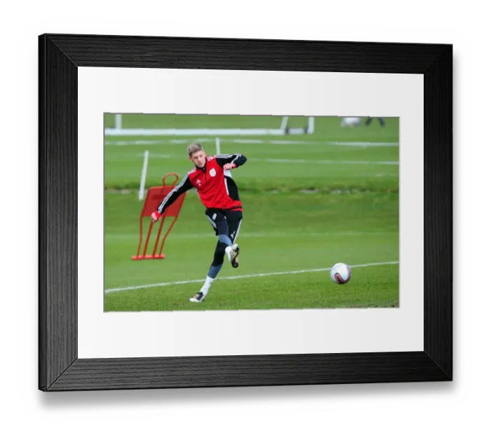 Framed Print : Bristol City's Jon Stead in Intense Focus during Training Session Framed Print : Bristol City's Jon Stead in Intense Focus during Training Session