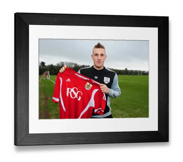 Framed Print : Chris Wood: Bristol City's New Striker Gears Up for Action in Training